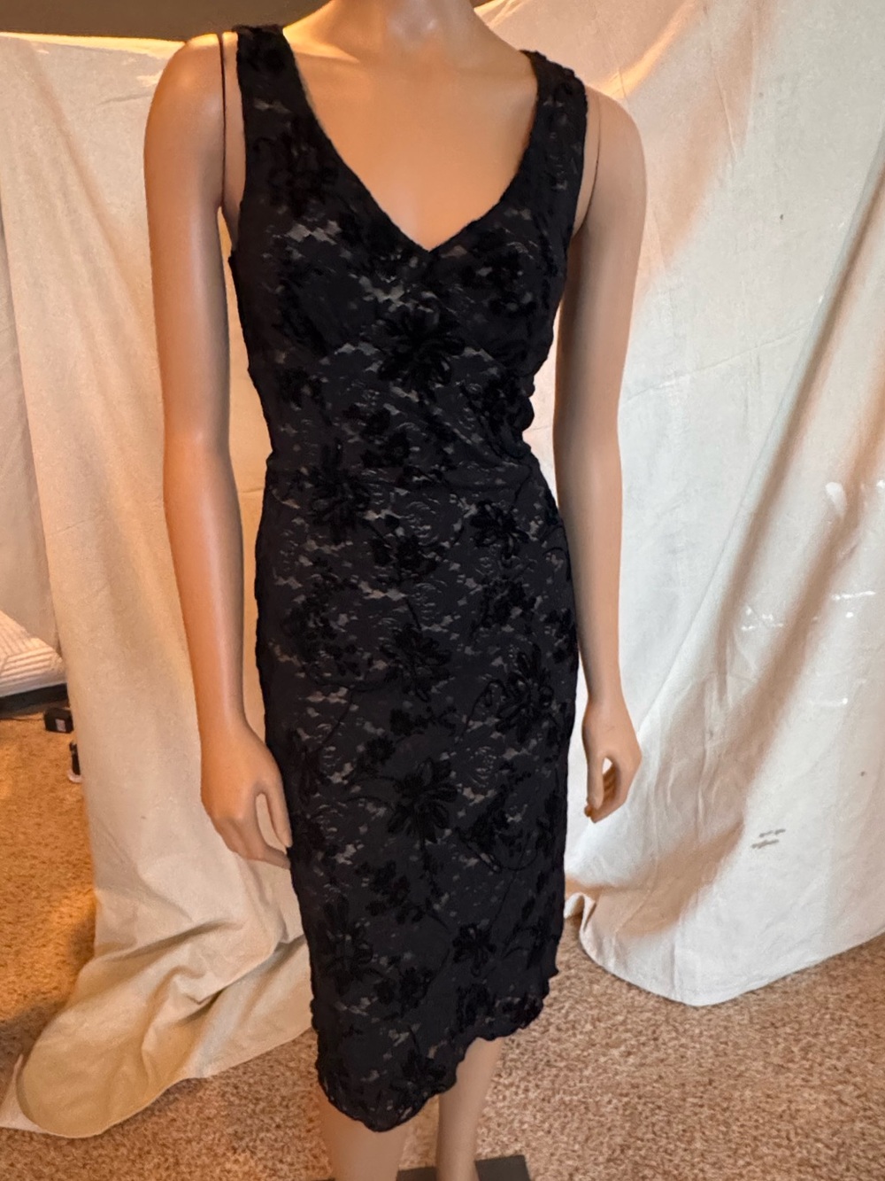 Black Lace V-Neck Sheath Dress